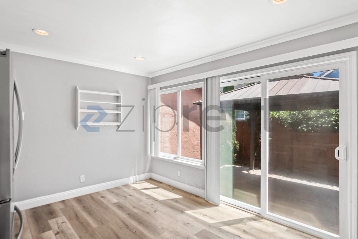 Building Photo - Unit
