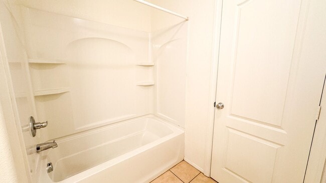 Building Photo - Spacious 3-Bed + Loft & Den | Granite Coun...