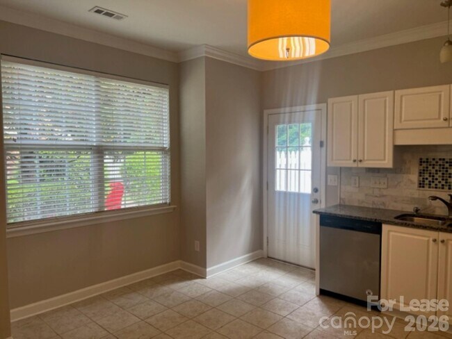 Building Photo - 306 Armour St