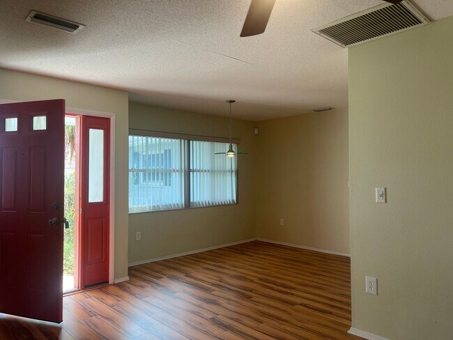 Building Photo - Lovely 2BR2BT South Venice home!