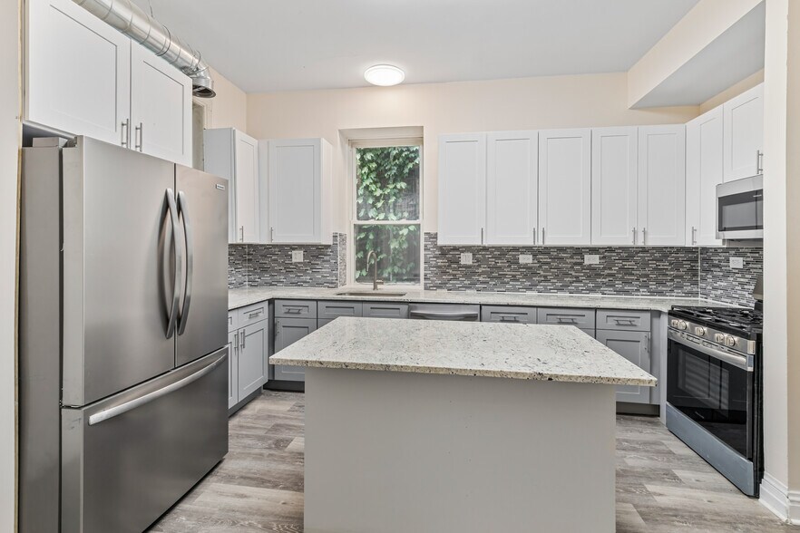 Building Photo - 1346 N Maplewood Ave
