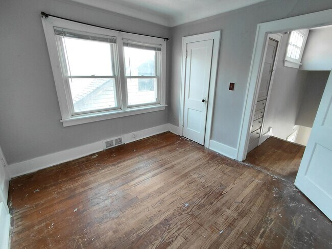 Building Photo - 13925 Cherrylawn St