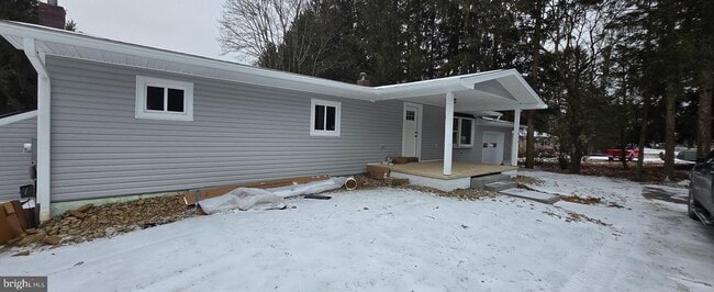 Building Photo - 1040 Chestnut Rd