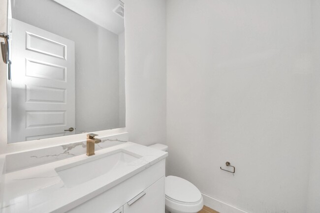 Building Photo - 3004A Ventas Dr