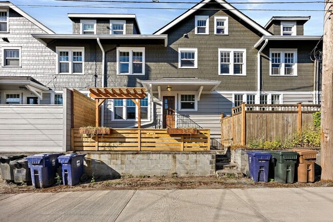 Building Photo - Modern 4-Story Townhouse in Tacoma’s Histo...