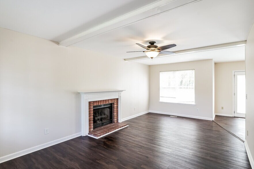 Building Photo - 2873 Iroquois Dr