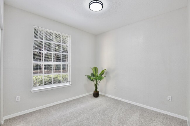 Building Photo - Crescent Place 26-100