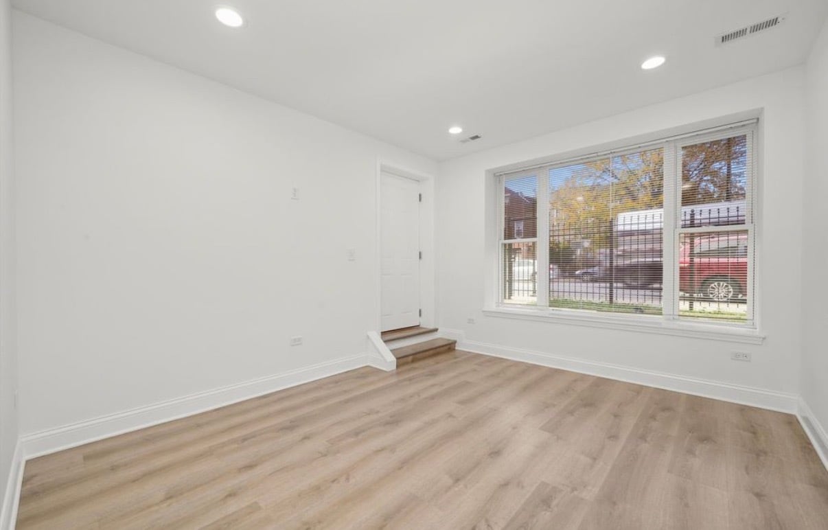 Building Photo - 2721 S Pulaski Rd