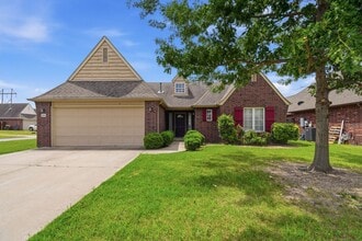 Building Photo - 3 Bed | 2 Bath | Jenks | Available Now