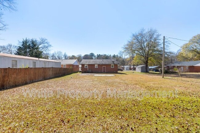 Building Photo - 911 Belinda St