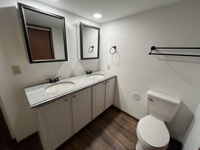 Building Photo - 407 Foxfire Dr
