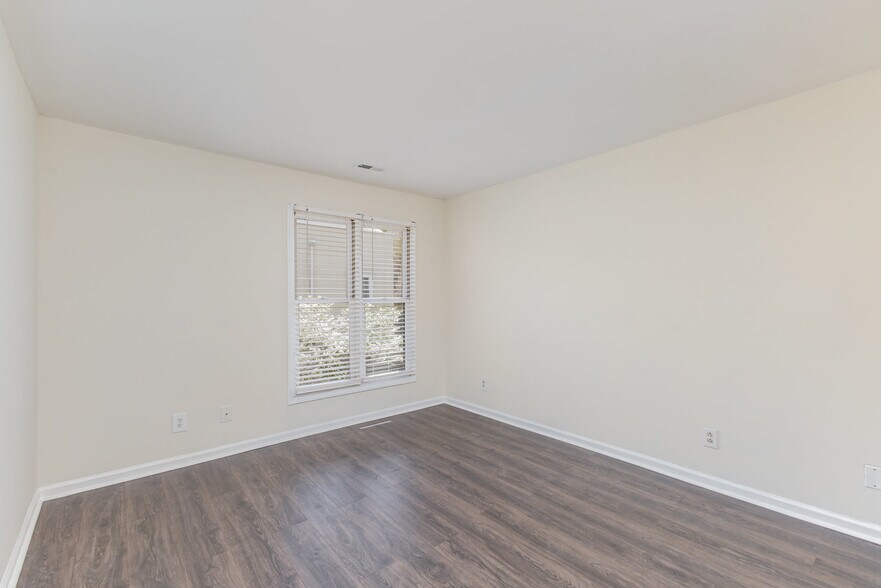 Building Photo - 1101 E Morehead St