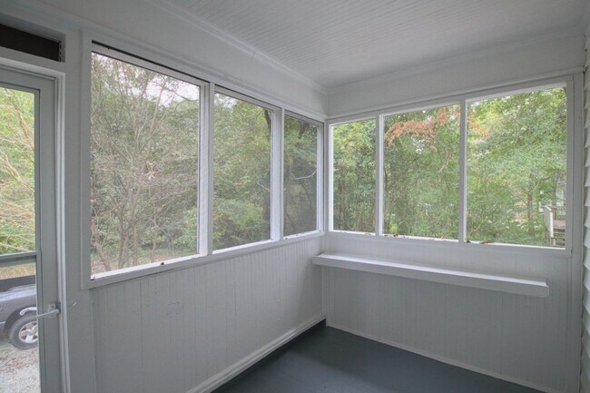 Building Photo - Charming 2 Bedroom Duplex in Lakewood!