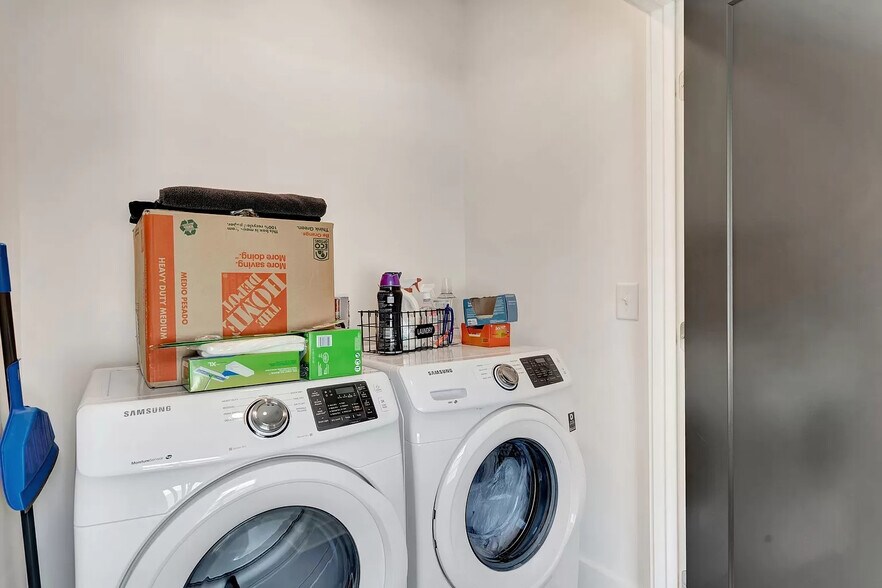 In-unit washer/dryer - 1825 Lombardy Ave