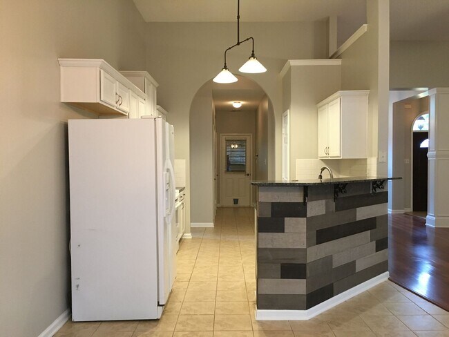 Building Photo - Ewing Place in Arlington! Pets are allowed, fees apply! Fenced in back yard!