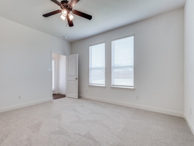 Building Photo - 2704 Donella Dr