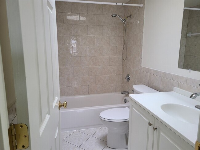 Building Photo - 576 Washington St