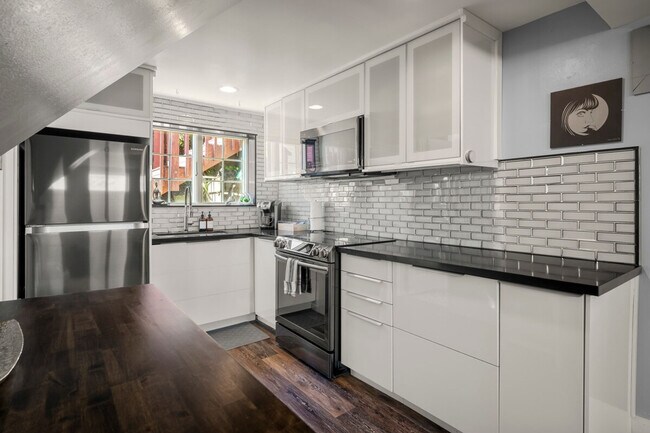 Building Photo - 212 NW 49th St