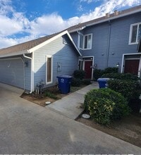 Building Photo - Cozy, Quiet Condo