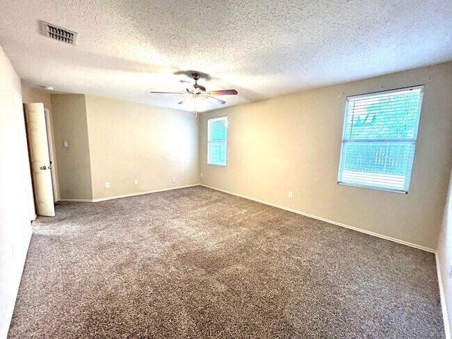 Building Photo - 3516 Clydesdale Dr