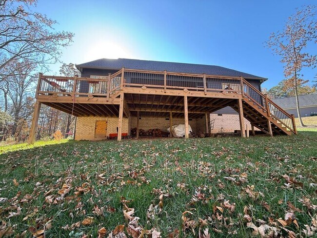 Building Photo - 8925 Pine Ridge Rd