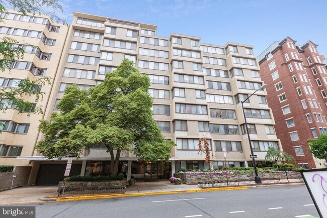 Building Photo - 522 21st St NW