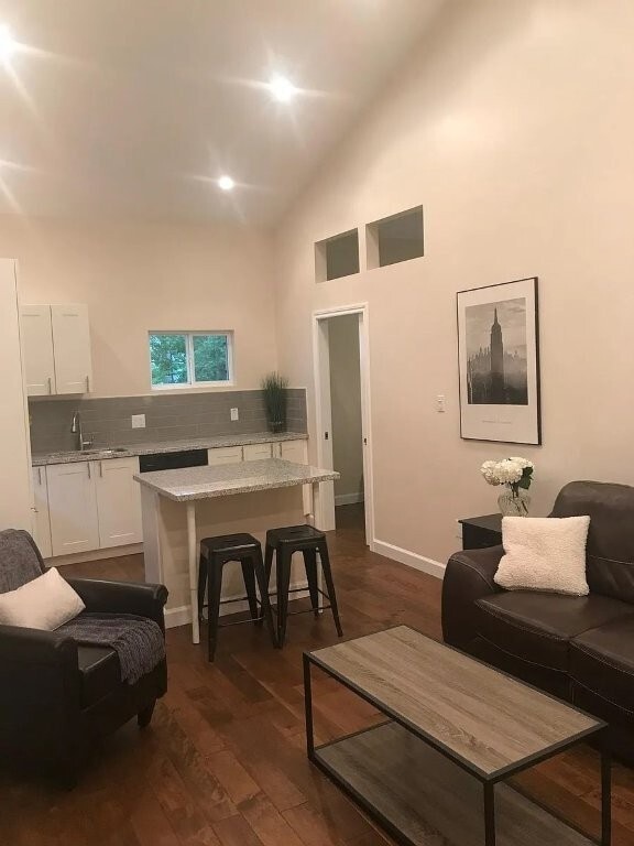 Building Photo - 406 Willard St