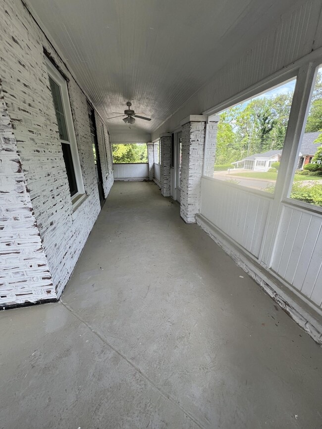 Building Photo - 214 W Buena Vista Ave