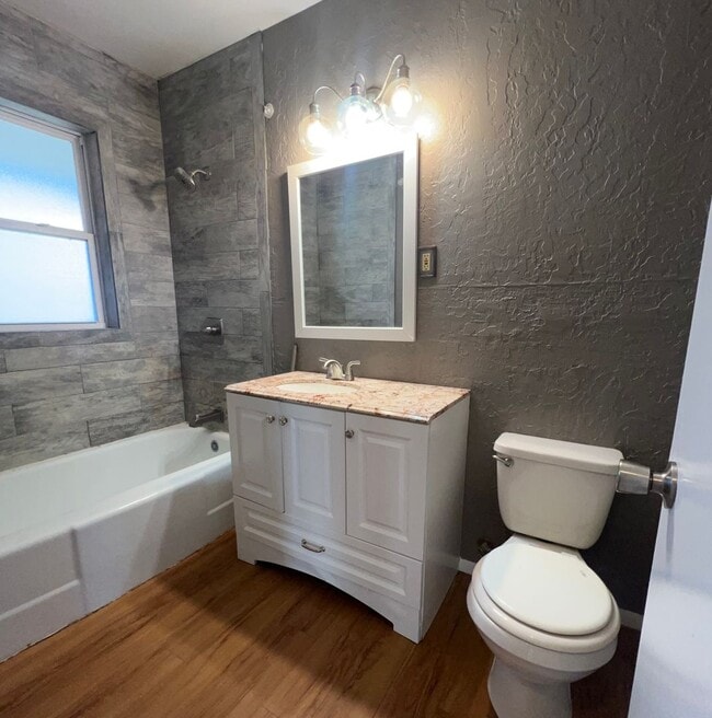 Building Photo - 1204 NW Carroll- AVAILABLE NOW!!