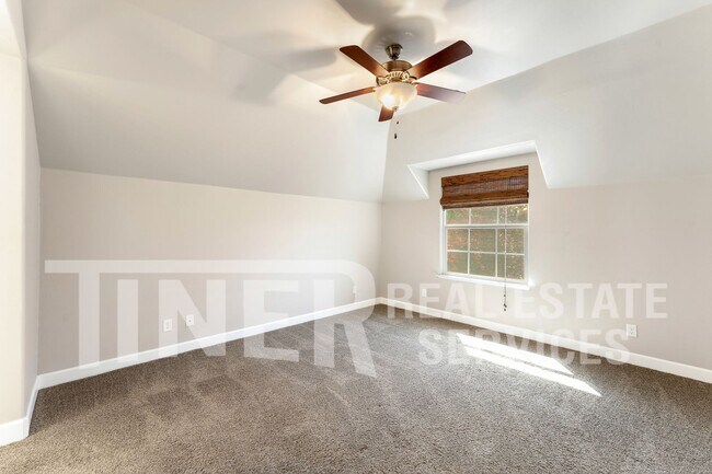 Building Photo - 1040 Matthews Run Way