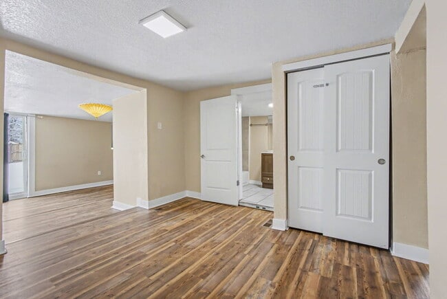 Building Photo - 3130 W Longfellow Pl