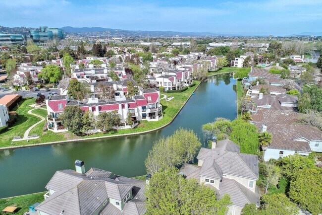 Building Photo - 530 Shorebird Cir