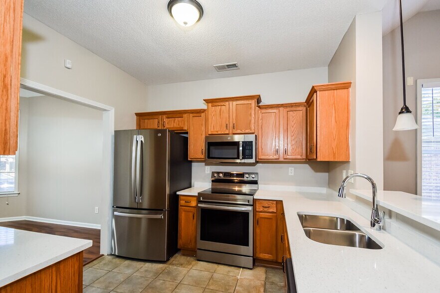 Building Photo - 4894 Shadow Cove