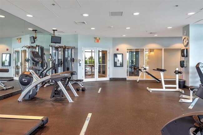 Building Photo - 6515 Collins Ave