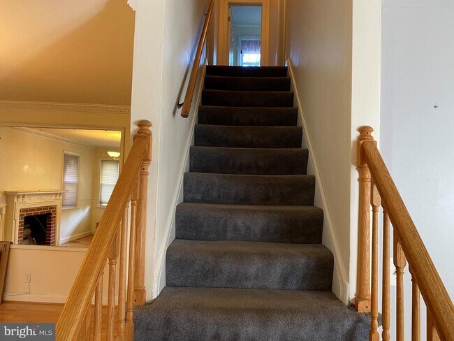 Building Photo - 3205 Labyrinth Rd