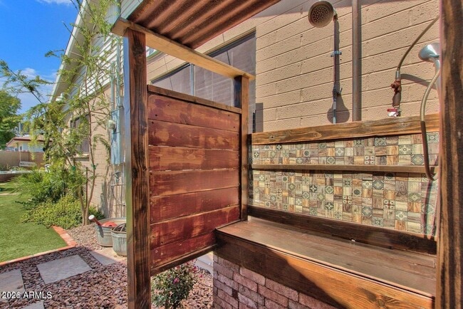 Building Photo - 6621 E 4th St