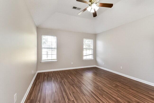 Building Photo - 7179 Raleigh Lagrange Rd