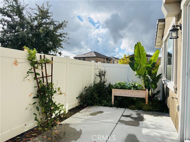 Building Photo - 40681 Birchfield Dr