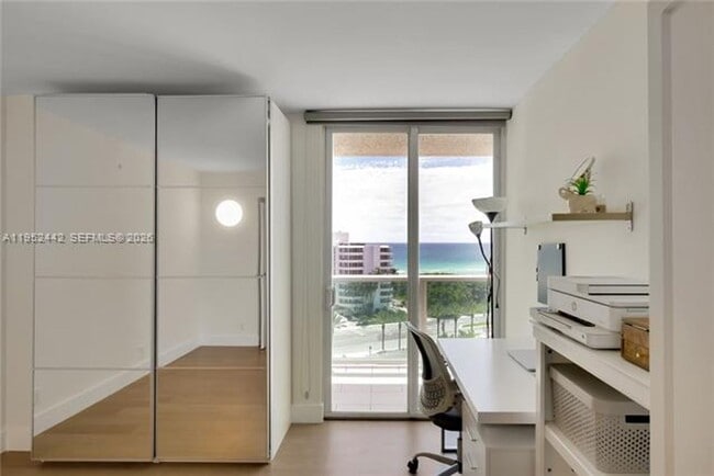 Building Photo - 100 Bayview Dr