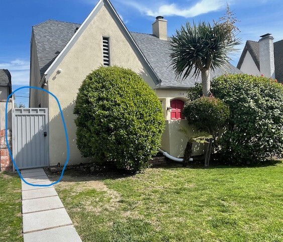 Walk thru private entrance - 1314 S Curson Ave