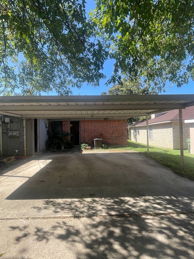 Building Photo - Walking Distance to Lake Arlington 2/2