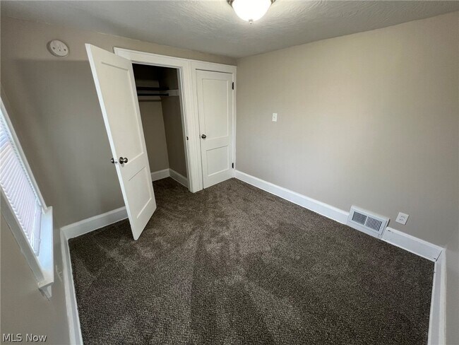 Building Photo - 784 Rosamond Ave