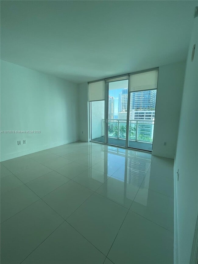 Building Photo - 950 Brickell Bay Dr