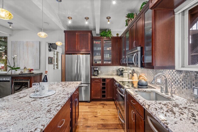 Building Photo - 210 E Hyman Ave