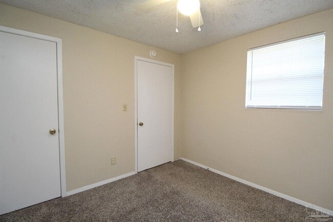 Building Photo - 5 Edgewood Cir