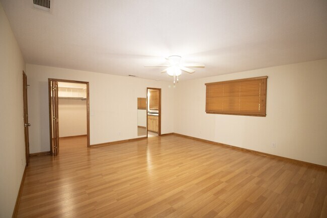 Building Photo - 111 Ashley Ln