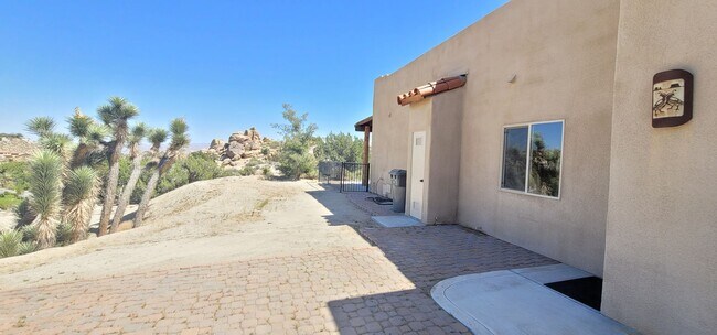 Building Photo - 6231 Mirlo Rd
