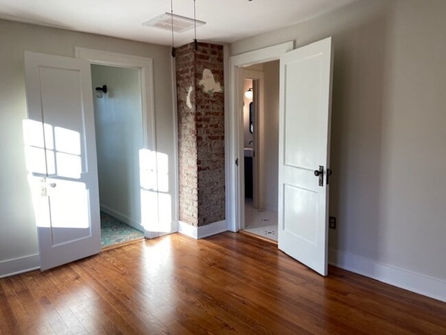 Building Photo - 412 W Ila St