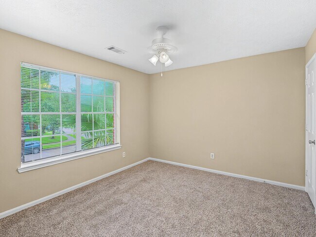 Building Photo - 2026 Mossy Trail Dr