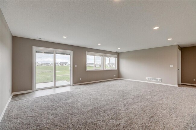 Building Photo - House for Rent in Des Moines/Ankeny